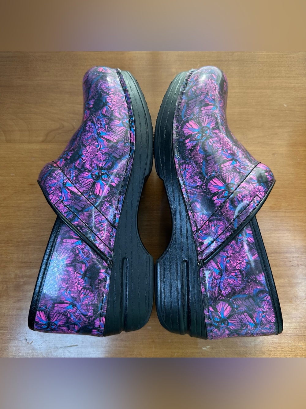 Dansko Professional XP Clogs Butterfly/Floral Patent Leather Size 38 (US 8) - Picture 9 of 12